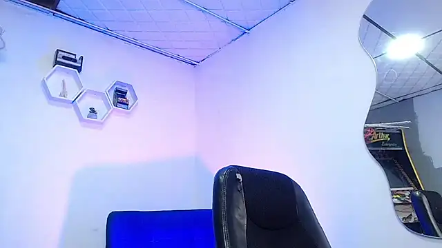 Liam lee online show from December 5, 2024, 12:22 pm