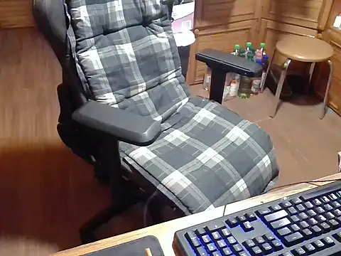 pinnklinkk online show from November 17, 2025, 11:54 pm