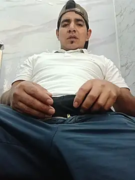 Snapshot of latino17 chatting on November 29, 2025, 6:05 am latino17 online show from November 29, 2025, 6:05 am