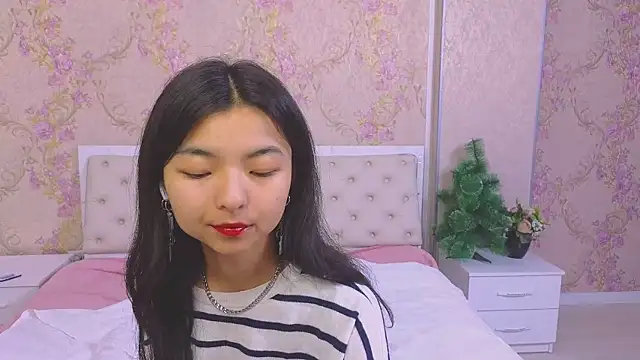 Snapshot of Shy_Kira chatting on December 20, 2024, 1:00 pm Shy Kira online show from December 20, 2024, 1:00 pm