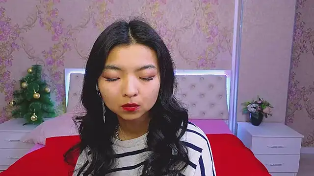 Snapshot of Shy_Kira chatting on January 6, 2025, 12:35 pm Shy Kira online show from January 6, 2025, 12:35 pm