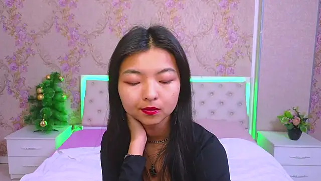 Snapshot of Shy_Kira chatting on January 13, 2025, 12:45 pm Shy Kira online show from January 13, 2025, 12:45 pm