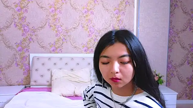 Snapshot of Shy_Kira chatting on January 24, 2025, 3:34 pm Shy Kira online show from January 24, 2025, 3:34 pm