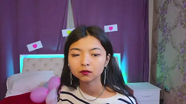 Snapshot of Shy_Kira chatting on February 10, 2025, 12:50 pm Shy Kira online show from February 10, 2025, 12:50 pm