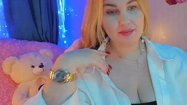 CoraSwon online show from January 20, 2025, 5:06 pm