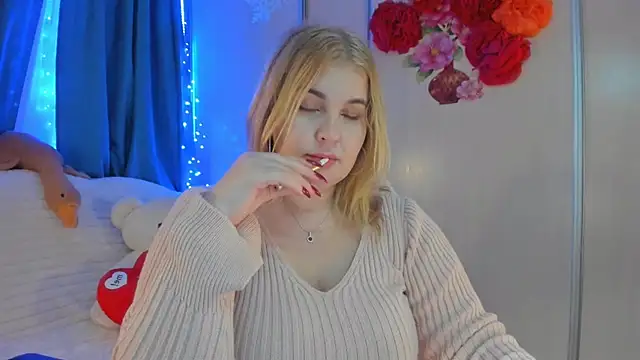 CoraSwon online show from February 7, 2025, 10:41 pm