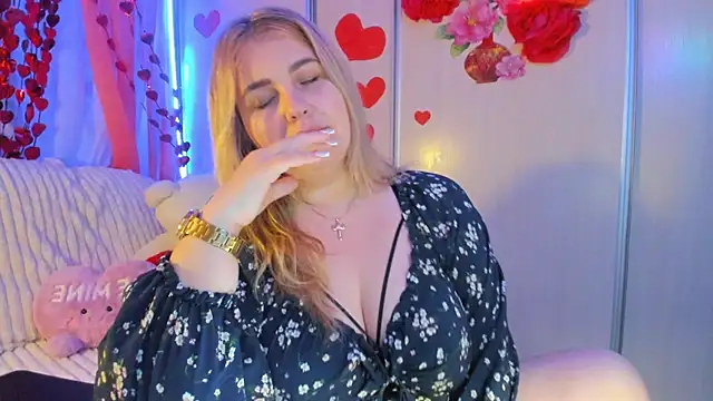 CoraSwon online show from February 25, 2025, 10:18 pm