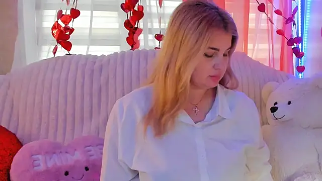 CoraSwon online show from February 27, 2025, 10:37 am