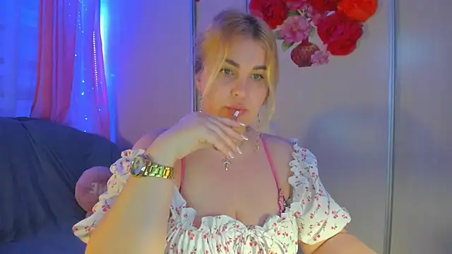 CoraSwon online show from March 8, 2025, 7:09 pm