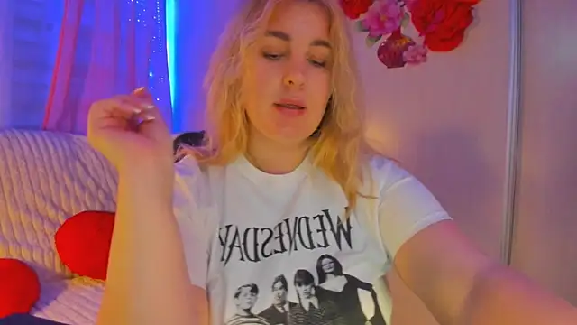 CoraSwon online show from March 11, 2025, 4:18 pm