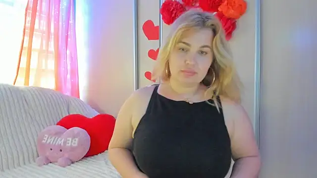 CoraSwon online show from March 13, 2025, 2:23 pm