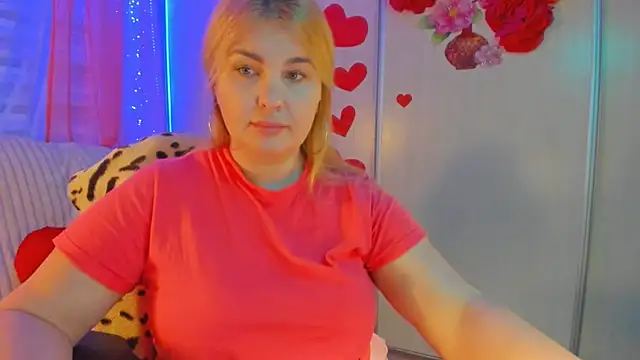 CoraSwon online show from March 19, 2025, 3:40 pm