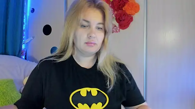 CoraSwon online show from September 18, 2025, 6:10 pm