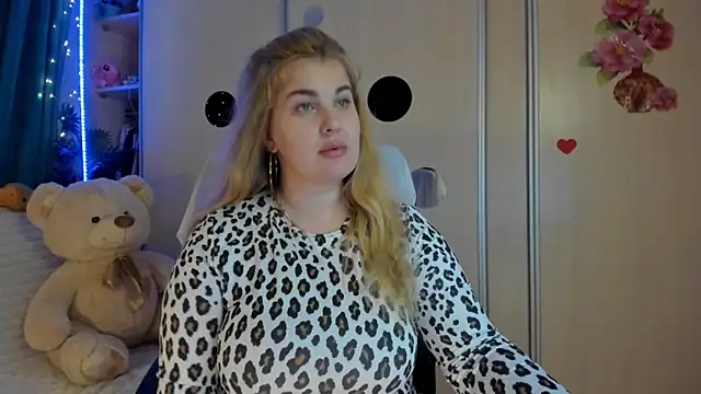 CoraSwon online show from March 2, 2026, 5:42 pm