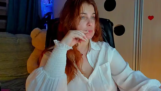 Snapshot of CoraSwon chatting on May 2, 2026, 8:47 pm CoraSwon online show from May 2, 2026, 8:47 pm