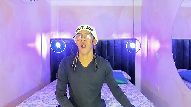 Maxim-Walker online show from November 9, 2025, 3:05 am