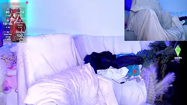 Snapshot of HollyDominic chatting on September 17, 2025, 7:43 am HollyDominic online show from September 17, 2025, 7:43 am