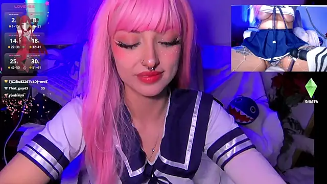 Snapshot of HollyDominic chatting on October 3, 2025, 7:00 pm HollyDominic online show from October 3, 2025, 7:00 pm