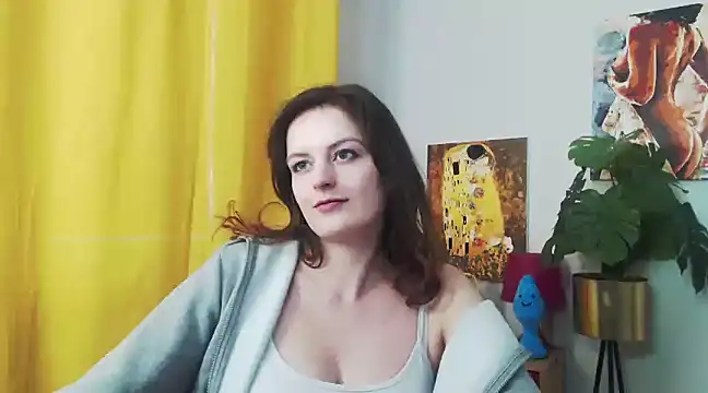 juicyNadine online show from December 13, 2024, 12:28 pm