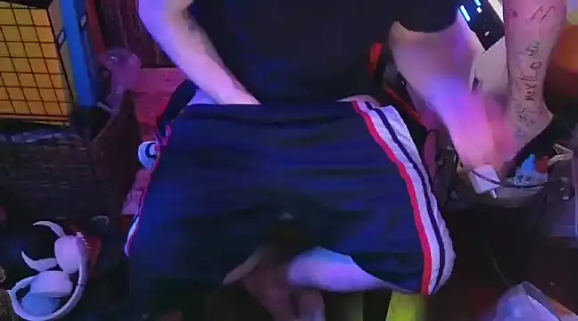 pantslesstraveler plt online show from January 30, 2025, 4:16 am