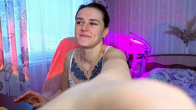 Snapshot of Bella__Swoon chatting on February 7, 2026, 4:05 am Bella Swoon online show from February 7, 2026, 4:05 am