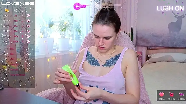 Snapshot of Bella__Swoon chatting on April 14, 2026, 6:19 am Bella Swoon online show from April 14, 2026, 6:19 am