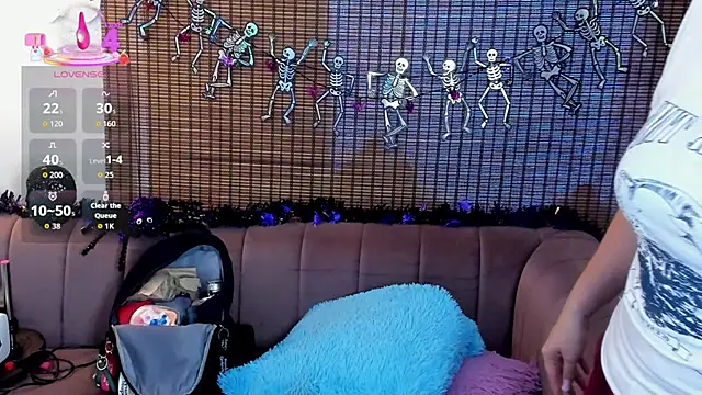 ariana cross online show from October 12, 2025, 1:43 pm