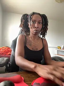 Snapshot of LeyaHoneybuns chatting on September 16, 2025, 4:41 pm LeyaHoneybuns online show from September 16, 2025, 4:41 pm