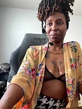 Snapshot of LeyaHoneybuns chatting on January 7, 2026, 4:53 pm LeyaHoneybuns online show from January 7, 2026, 4:53 pm