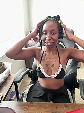 Snapshot of LeyaHoneybuns chatting on February 11, 2026, 4:34 pm LeyaHoneybuns online show from February 11, 2026, 4:34 pm