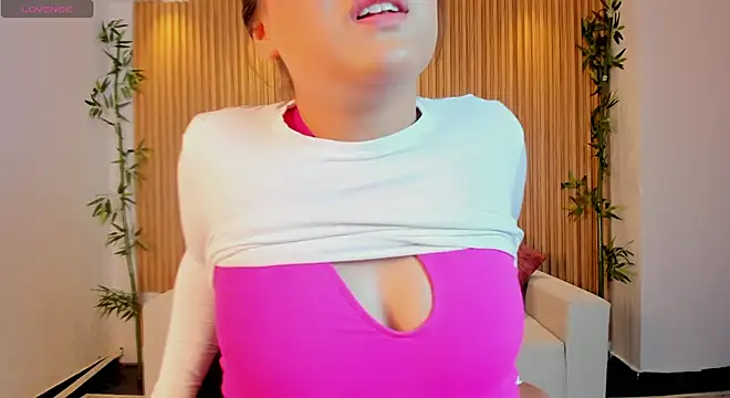 paulina sweett  online show from April 18, 2026, 12:31 pm