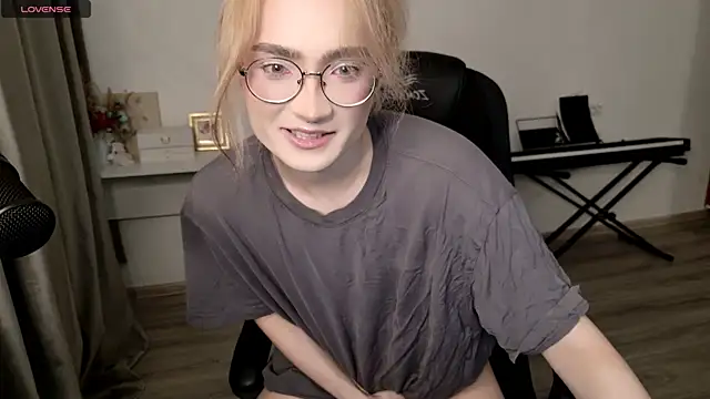 Snapshot of CuteYukiKun chatting on July 6, 2026, 12:57 pm CuteYukiKun online show from July 6, 2026, 12:57 pm