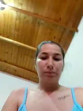 Iris love18 online show from December 19, 2025, 2:24 pm