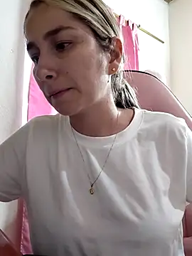 Iris love18 online show from March 5, 2026, 11:01 pm