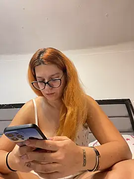 NadiraNoor online show from December 9, 2024, 4:58 pm