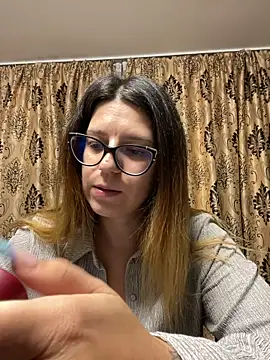 NadiraNoor online show from October 17, 2025, 9:39 pm