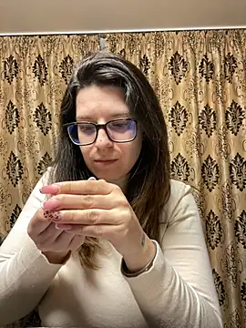 NadiraNoor online show from April 12, 2026, 10:26 pm