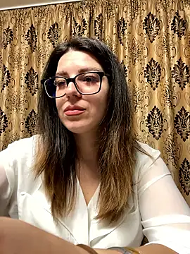 NadiraNoor online show from April 14, 2026, 11:00 pm