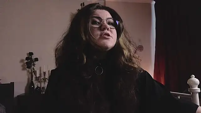 Laura Karamazov online show from February 11, 2026, 9:47 am