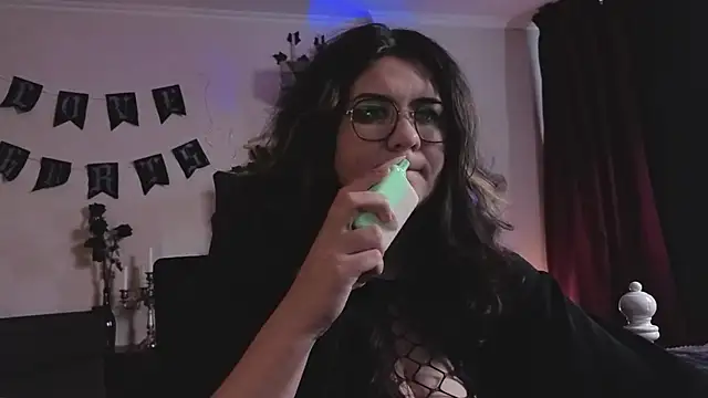 Laura Karamazov online show from February 19, 2026, 9:49 am