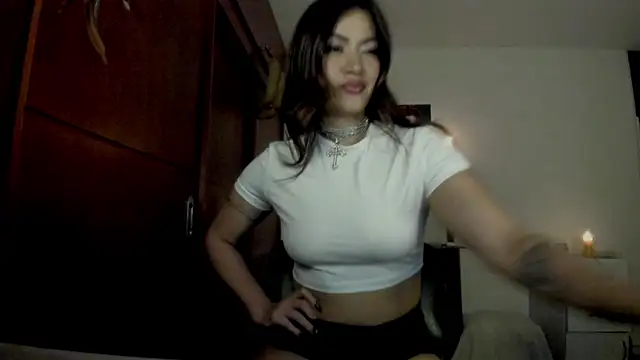 Lucyerobbie online show from April 27, 2026, 1:03 am