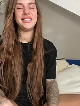 EmiliaCatalina online show from December 27, 2024, 6:42 pm