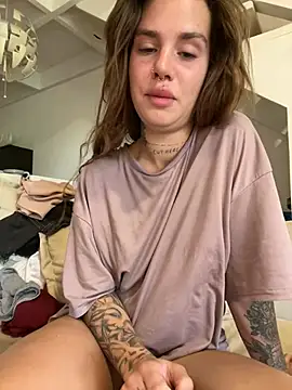 EmiliaCatalina online show from January 4, 2025, 8:48 pm