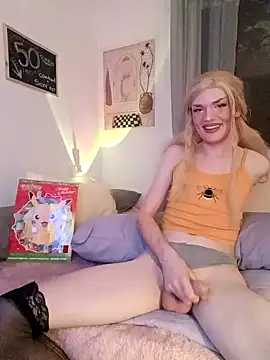 LillyAmore online show from December 7, 2024, 7:10 pm