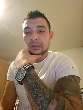 Zoltanioan26 online show from December 17, 2025, 3:07 pm