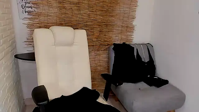  oliviawilde 1 online show from February 3, 2025, 4:46 am