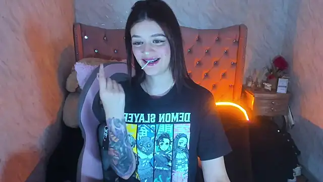 LiaHarryis online show from January 18, 2025, 5:04 pm