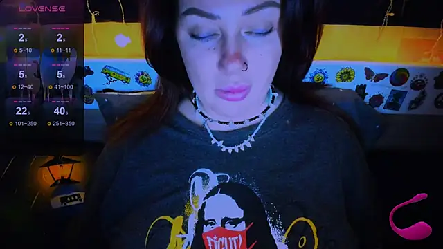 EllieOz online show from March 10, 2025, 6:56 pm