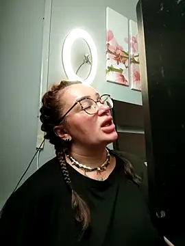 EllieOz online show from September 17, 2025, 8:16 am