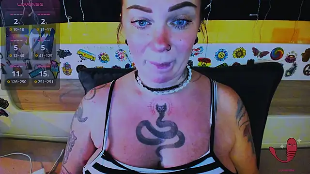 Snapshot of EllieOz chatting on February 16, 2026, 1:40 pm EllieOz online show from February 16, 2026, 1:40 pm